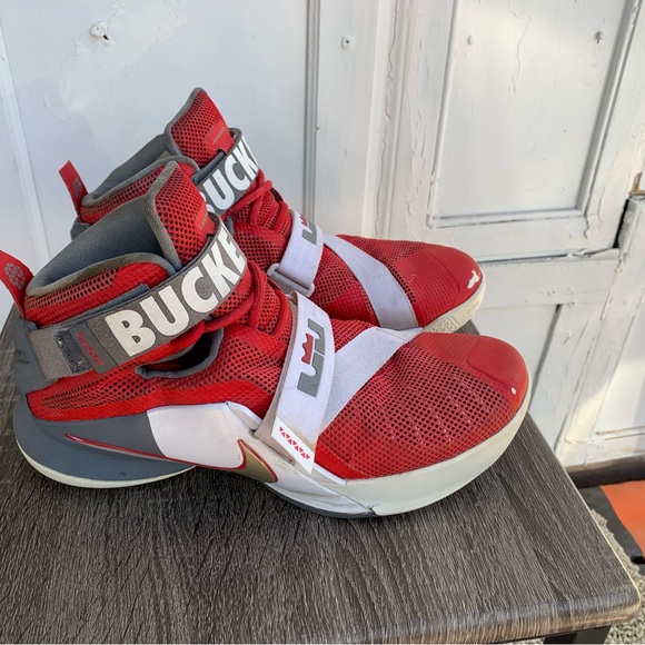 Nike - Picture 3 of 7